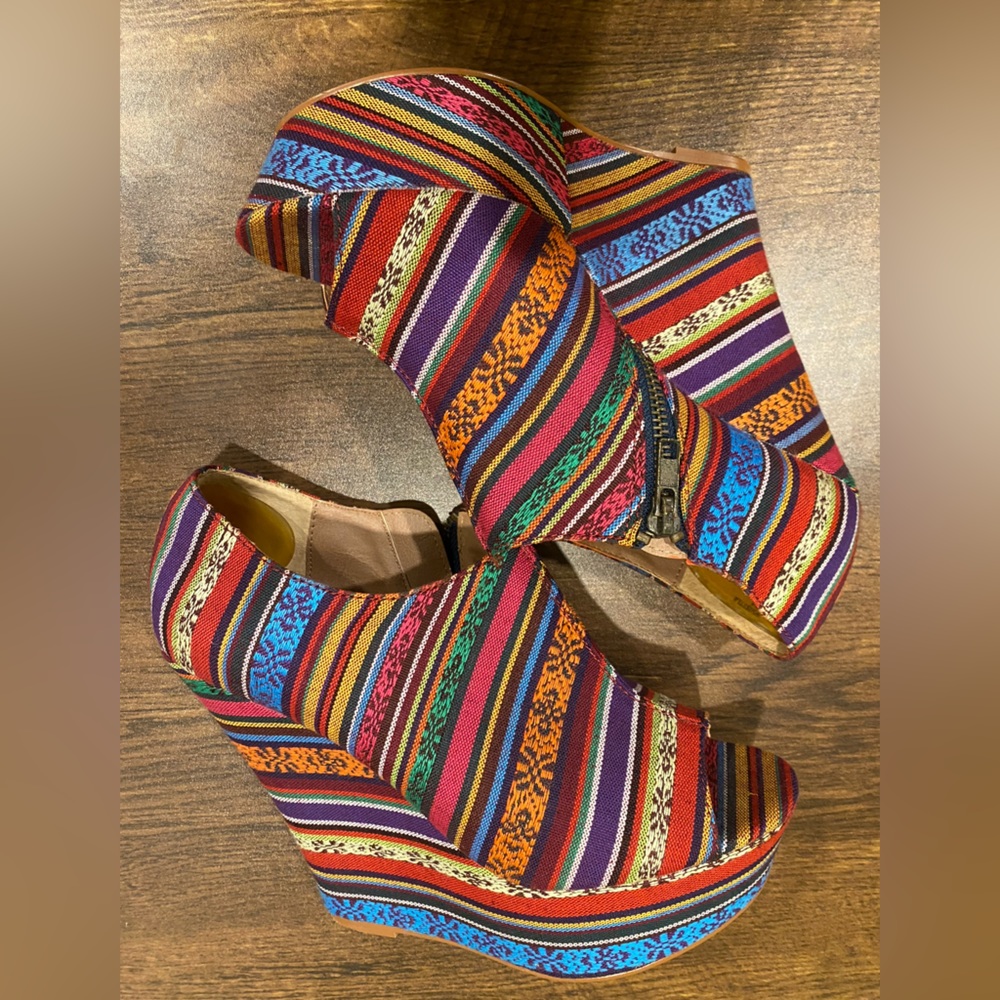 Steve Madden multicolored wedges